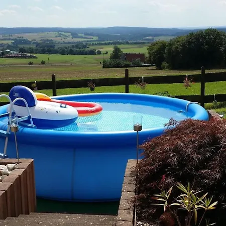 Familienfreundliche Mit Terrasse In Einer Reizvollen Mittelgebirgslandschaft