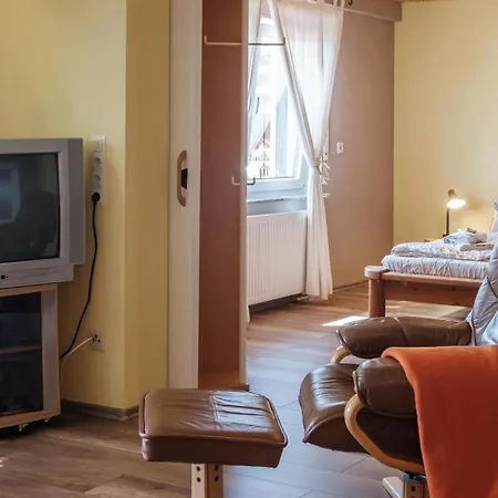 Familienfreundliche Mit Terrasse In Einer Reizvollen Mittelgebirgslandschaft *